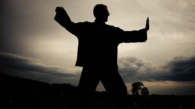 Mann bei einer Tai-Chi-Übung Foto: privat