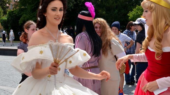 Kaiserin Elisabeth gab sich die Ehre auf der Cosplay-Convention "Franco" in Bamberg. Foto: Andrea Spörlein