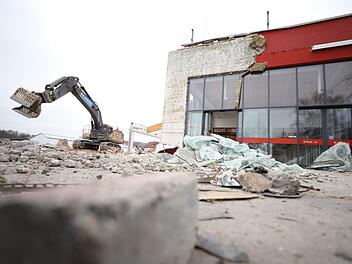 Viel ist vom ehemaligen Hagebaumarkt in der Siechenangerstraße nicht mehr zu sehen. Foto: Marian Hamacher
