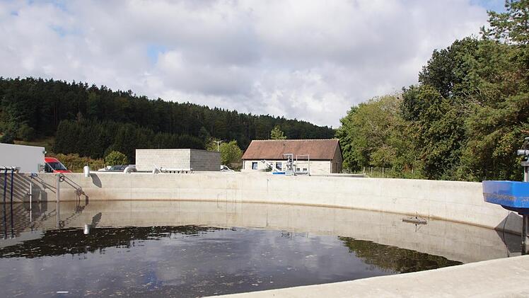 Rund 300 Tonnen Klärschlamm fallen im modernisierten Klärwerk in Prölsdorf an, und der muss entsorgt werden.  Sabine Weinbeer/Archiv