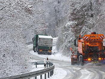Winterdienst: Darum solltest du kein Räumfahrzeug überholen