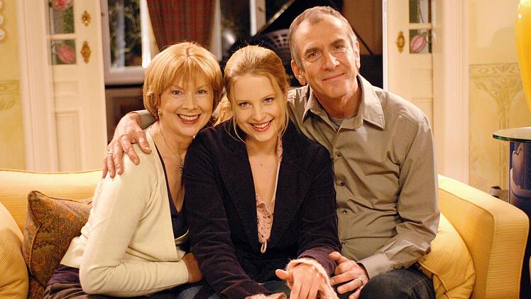Später wurde Ursela Monn (links) zum Serienstar: In "Doctor's Diary" spielte sie die Mutter der Hauptfigur Gretchen (Diana Amft, Mitte).