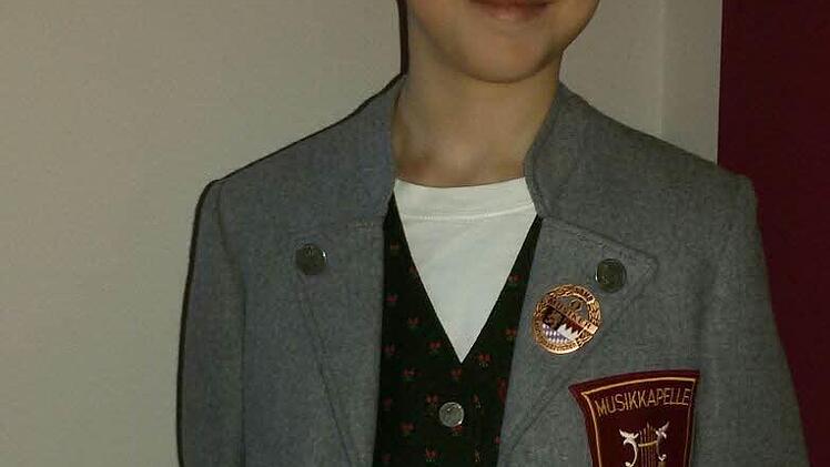 Julian Schwenzer freut sich über das Leistungsabzeichen D1 des Nordbayerischen Musikbundes. Foto: Beatrix Lieb