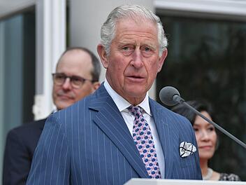 Prinz Charles und Camilla mit überraschendem Weihnachtsmotiv