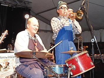 Das Duo Roland Jonak (links) und Manfred Spindler vermisst die Auftritte vor Publikum. Fotos: Horst Wunner
