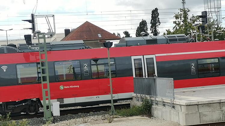 Bahnhof Forchheim, Zug, Bahn, S-Bahn N&uuml;rnberg