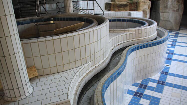 Die beiden Whirlpools bleiben erhalten, doch auch sie bekommen ein neues Design.