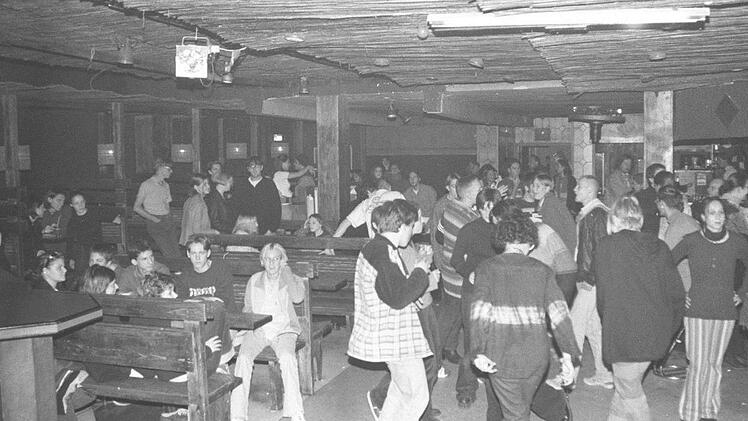 Auch zwei Jahrzehnte später sah die Einrichtung der Eisdiele so spartanisch aus wie in den legendären 1970er Jahren. Foto: Archiv/Winfried Ehling