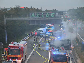 Insassen und Hund sterben bei schwerem Verkehrsunfall auf der A5