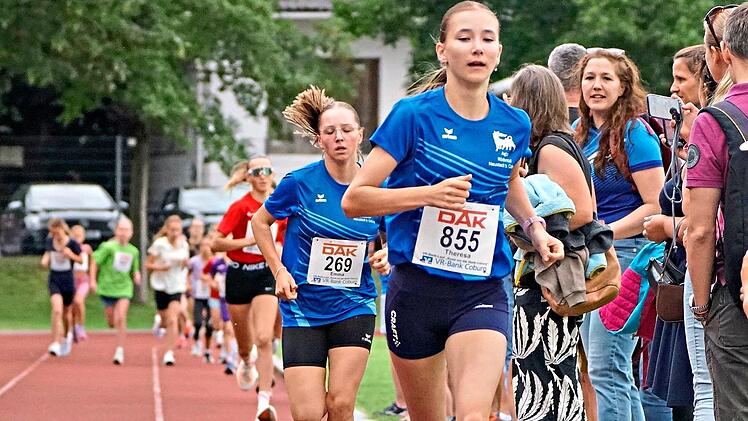Emma Heland (l.) und Theresa Dressel, Platz 2 und 1.