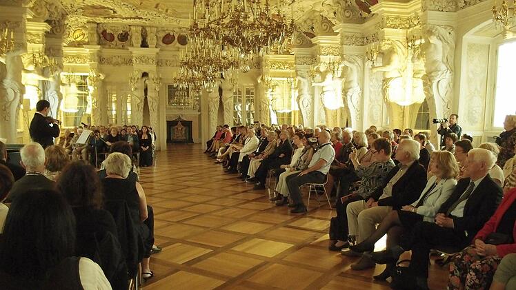 Regen Zuspruch fand das Romanow-Fest im Riesensaal der Coburger Ehrenburg.Foto: Jochen Berger