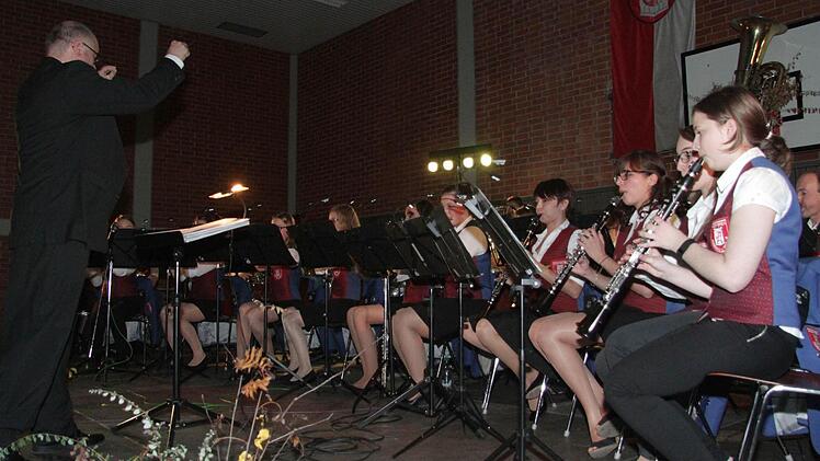 Der Musikverein Thurnau lud in diesem Jahr die Zuhörer zu einer Reise durch fremde Galaxien ein, Dirigent Heimo Bierwirth hatte viele tolle Stücke ausgesucht. Foto: Sonja Adam