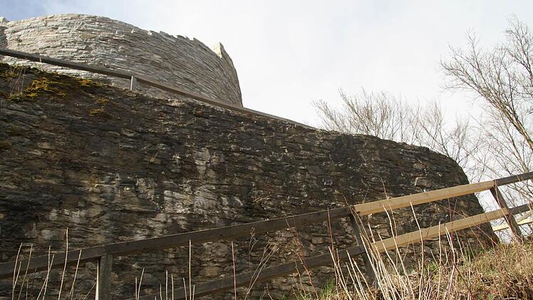 Im Frühling ist ein Ausflug auf die Burgruine Nordeck, die teilweise noch aus dem elften Jahrhundert stammt, besonders schön
