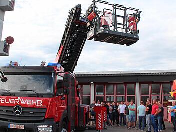Der Korb am Ende der Gelenk-Drehleiter ist vielseitig verwendbar. Foto: Johanna Blum