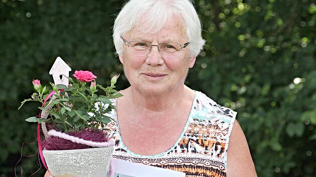 Lydia Hofmann war die einzige, welche bereits seit 50 Jahren dem Obst- und Garbenbauverein Unterpreppach angeh&ouml;rt. Foto: Helmut Will