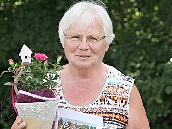 Lydia Hofmann war die einzige, welche bereits seit 50 Jahren dem Obst- und Garbenbauverein Unterpreppach angehört. Foto: Helmut Will