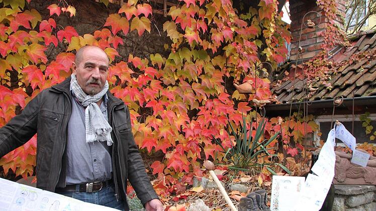 Rund drei Meter lang ist der Pilgerpass von Robert Reuscher.Heike Beudert