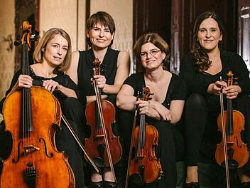 In der Besetzung Anja Schaller, Maria Schalk (beide Violine), Karoline Hofmann (Viola) und Irene von Fritsch (Violoncello) spielt das Elisen Quartett am Samstag im Kloster Wechterswinkel. Foto: Thomas Langer