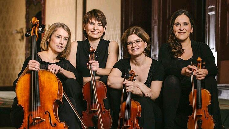 In der Besetzung Anja Schaller, Maria Schalk (beide Violine), Karoline Hofmann (Viola) und Irene von Fritsch (Violoncello) spielt das Elisen Quartett am Samstag im Kloster Wechterswinkel. Foto: Thomas Langer