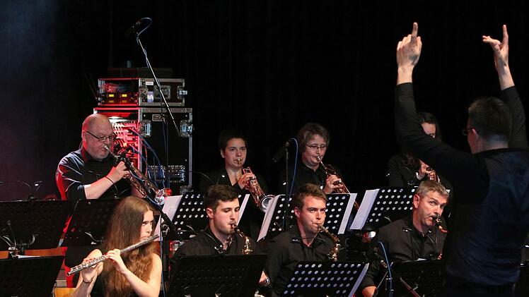 "Dreams and Drums" lautet das Motto beim Konzert des Coburger Hochschulchors und der Hochschul-Bigband am Freitag und Samstag im Kongresshaus. - Eintritt frei, Beginn: 19.30 Uhr. Fotos: Jochen Berger