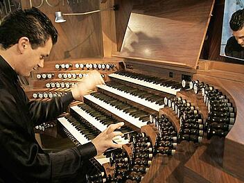Der italienische Organist Paolo Oreni gestaltet die Orgel-Radtour in Haßfurt, Zeil und Limbach mit Werken aus drei Epochen.  Foto: sw/privat