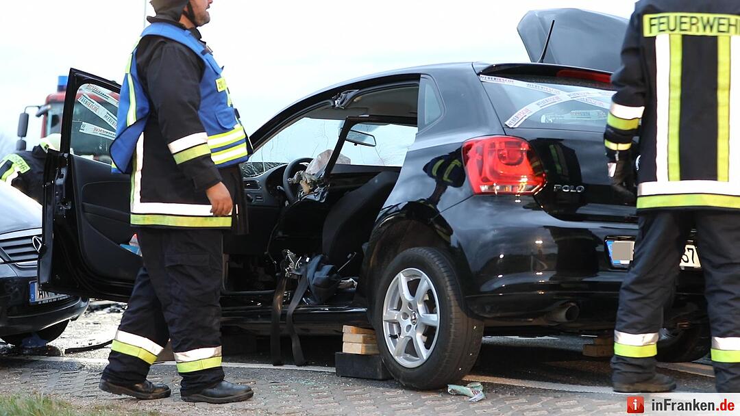 Ammerndorf: Zusammenprall zwischen drei  Autos – Frau schwer verletzt