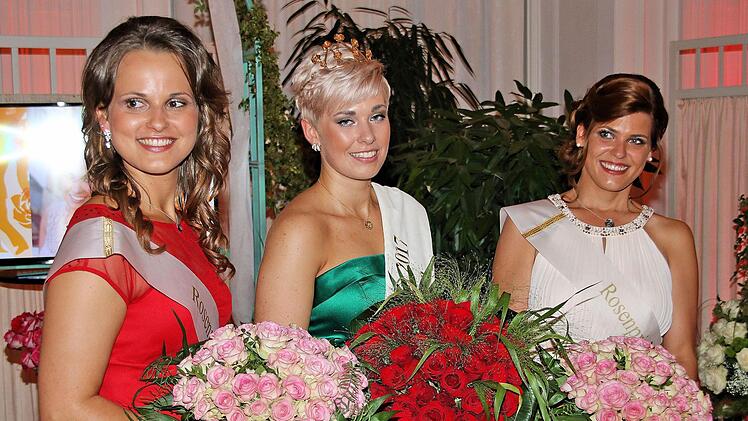 Die Finalistinnen (von links): Rosenprinzessin Nicole Wehner, Rosenkönigin Nina Dees und Rosenprinzessin Steffie Tüchters.  Foto: Dieter Britz