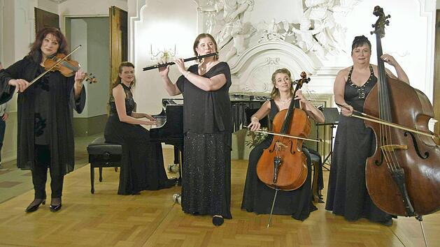 Der Salonorchester begeisterte (von links): Svetlana Klimova, Alice Graf, Gaby Athmann, Irene von Fritsch und Lizzy Aumeier  Foto: Andreas Welz