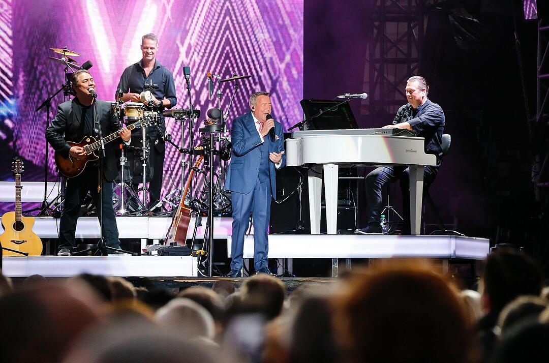 Toller Typ, tolle Band: Roland Kaiser und seine Musiker sorgten für eine ausgelassene Partystimmung auf dem Coburger Schlossplatz