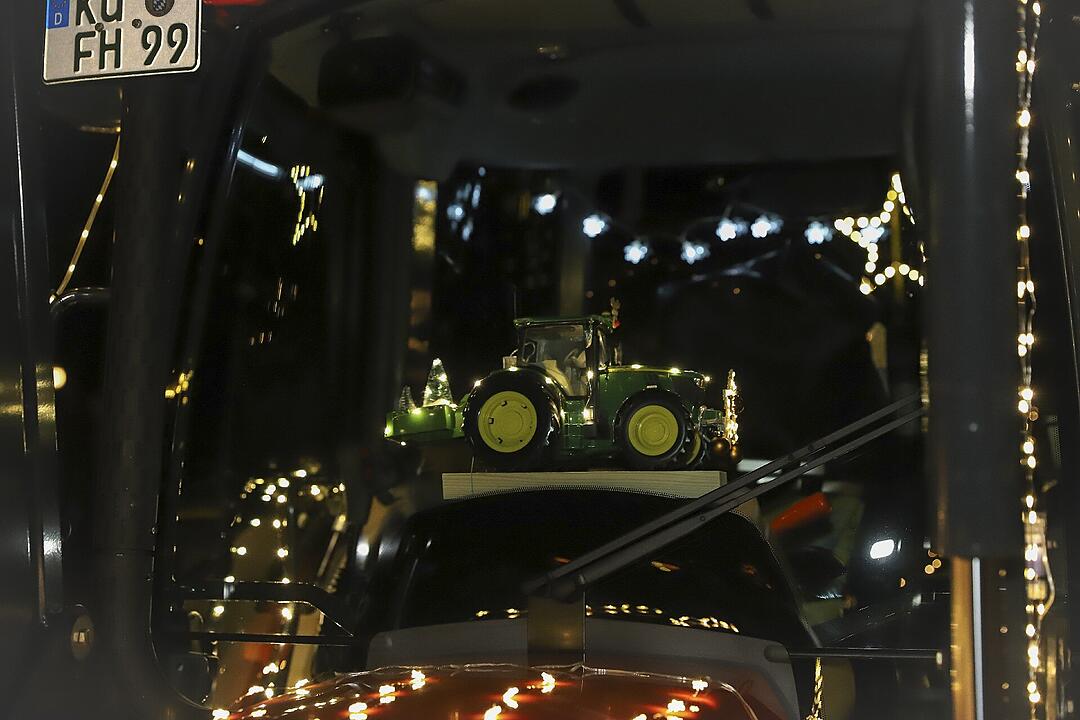 In Kulmbach durfte die beliebte Lichterfahrt der Traktoren stattfinden.