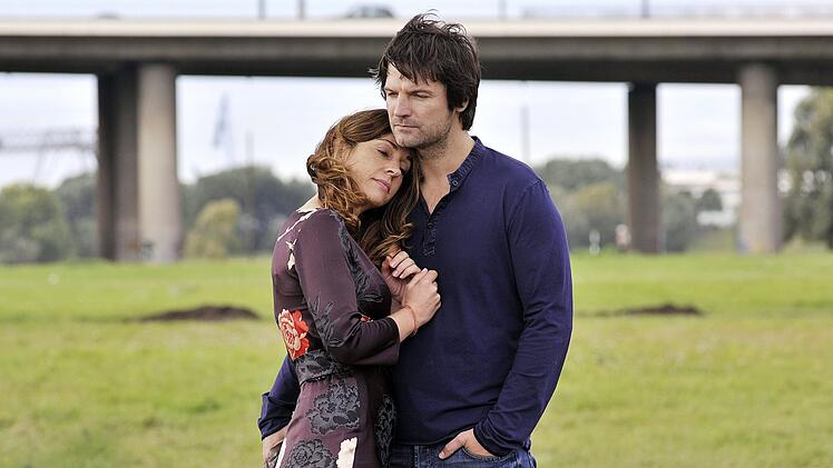 Vertrackte Liebe: Die Ex-Prostituierte Nina (Ulrike C. Tscharre) hat den Polizisten Lysewski (Misel Maticevic) um den Finger gewickelt, doch der müsste eigentlich gegen sie ermitteln.