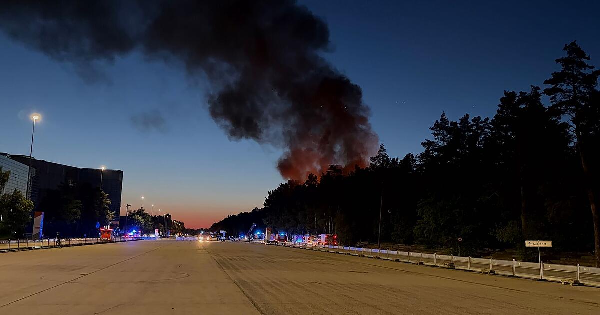 Großbrand in Nürnberg: OB spricht von 'ernster Lage' - Anwohner in Angst