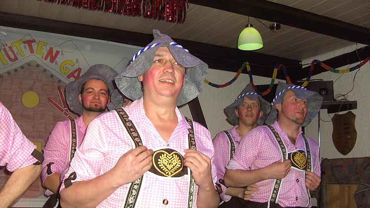 FC Angels als Chippendales im bajuwarischen Outfit. Foto: Udo Sell