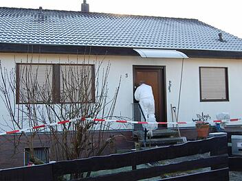 Die Kriminalpolizei sicherte am Tatort, Wolfgang R.s Haus im Eichenweg in Beiersdorf, mehr als 700 Spuren. Foto: Oliver Schmidt