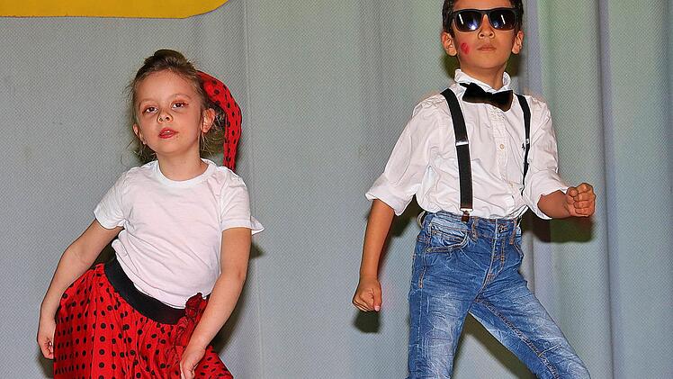 Rock'n'Roll tanzten die Bambinis ganz stilecht und bekamen dafür viel Beifall. Foto: Dieter Britz