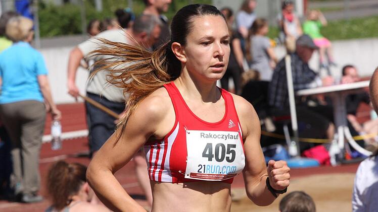 Simona Greier vom SC Ostheim erzielte in Bad Kissingen einen neuen Hausrekord über 1500 Meter.