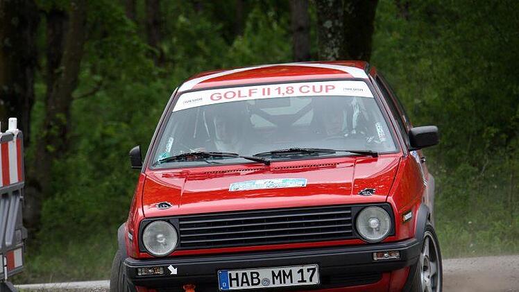 Freudentag für das Hammelburger Team Michael Mathes und Julius Emmert. Sie gewannen im VW Golf den Golf-II-Cup, wurden Zweite in ihrer Fahrzeugklasse und waren beteiligt am Mannschaftssieg des AMSC Hammelburg.