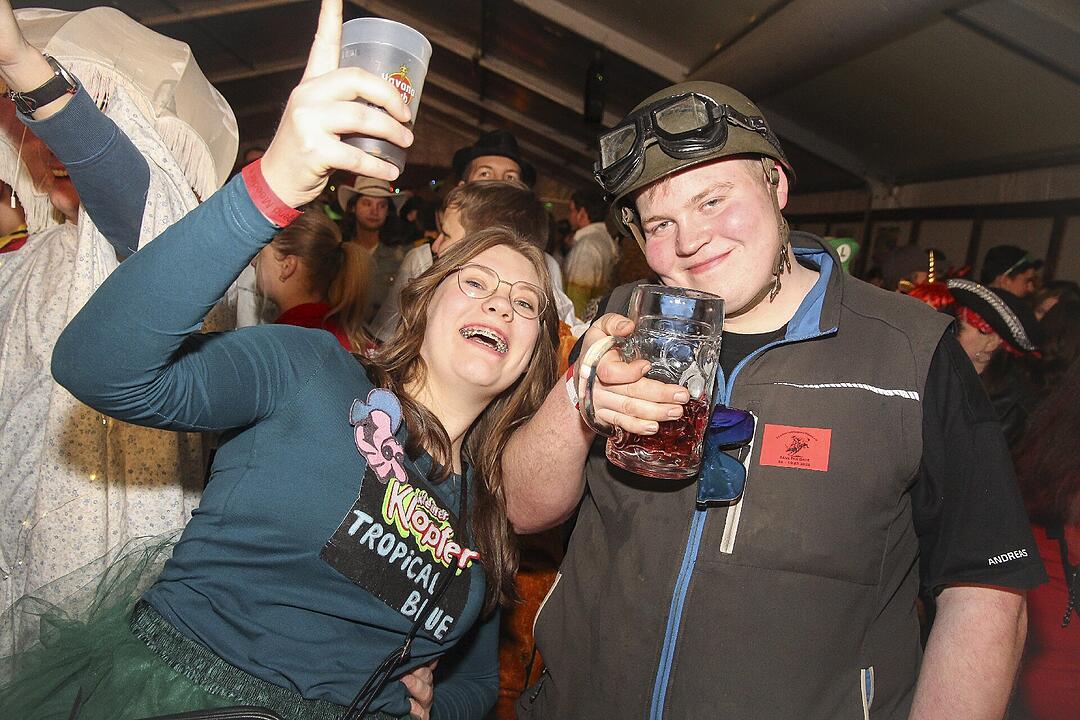 Super Stimmung beim Meeder Zeltfasching 2025!
