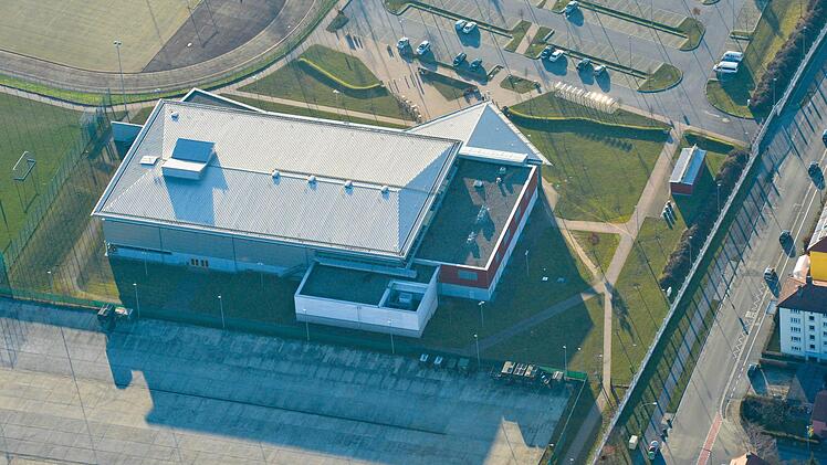 Auch bundesweit gibt es wenig Vergleichbares. Die Freedom Fitness Facility unweit des Berliner Rings. Doch eine Übernahme durch die Stadt könnte die Finanzkraft der Stadt sprengen.
