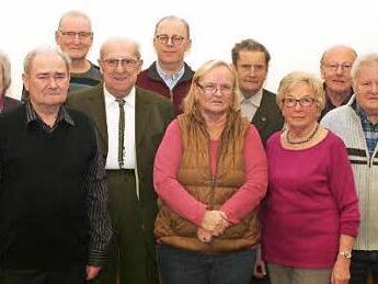 Für 25 und mehr Jahre Mitgliedschaft im VdK wurden diese Mitglieder geehrt. Im Bild links Orts- und Kreisvorsitzende Erika Jäger und rechts Bürgermeister Jakobus Kötzner Foto: Evi Seeger