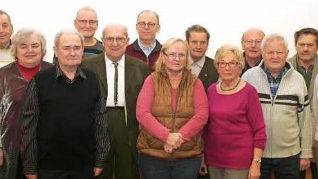 Für 25 und mehr Jahre Mitgliedschaft im VdK wurden diese Mitglieder geehrt. Im Bild links Orts- und Kreisvorsitzende Erika Jäger und rechts Bürgermeister Jakobus Kötzner Foto: Evi Seeger