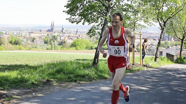 Roland Wild hat auf dem Weg hinauf zur Altenburg. Der Routinier der LG Bamberg setzte sich auf seiner Hausstrecke erst am Schlussanstieg ab. Fotos: sportpress