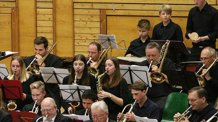 Impresionen vom Sinfoniekonzert in der Franz Goebel Halle Rödental mit dem Jugendorchester Rödental und dem Orchester der Musikfreunde NeustadtFoto: Jochen Berger
