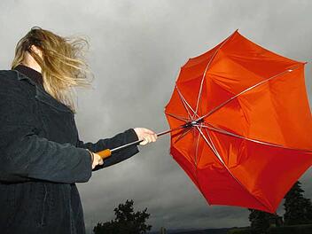 St&uuml;rme und Regen - So sieht das Wetter diese Woche in Franken aus. Symbolfoto: Armin Weigel, dpa