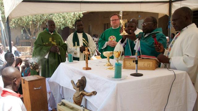 Gottesdienst in Uganda. Foto: Johanna Blum