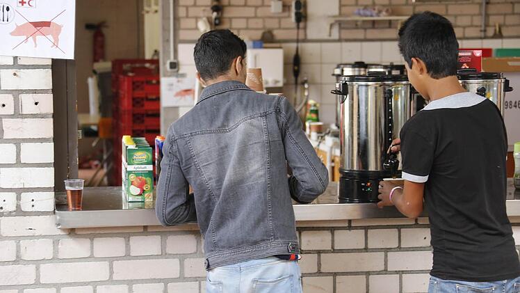 Asyl: Im Erlanger Freibad West wurde ein provisorisches Flüchtlingslager errichtet.