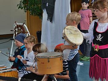 Welche Instrumente man an der Musikschule des Landkreises Rhön-Grabfeld erlernen kann, das zeigt sich immer wieder bei den Infotagen. Dann geben die Jüngsten einen musikalischen Einblick in das vielfältige Angebot der Schule. Foto: Hanns Friedrich