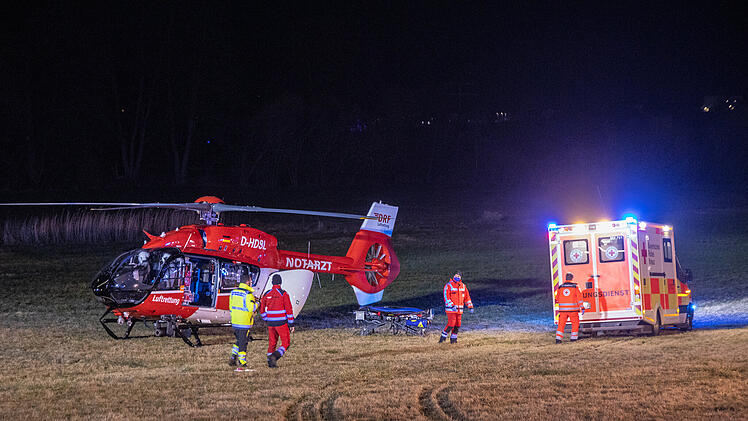Fußgänger bei Verkehrsunfall im Westerwaldkreis schwer verletzt. Rettungshubschrauber bringt den 50-jährigen in ein Krankenhaus. (Symbolbild)