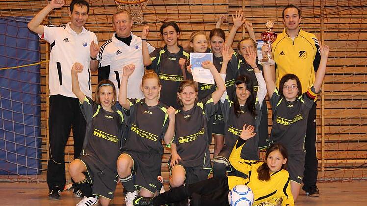 Auch die U13-Juniorinnen bejubeln den Kreismeistertitel.