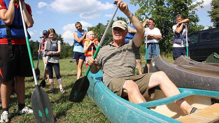 Vor jeder Tour gibt Herbert Waldherr eine kurze Einweisung auf dem Trockenen. Fotos: Ralf Ruppert